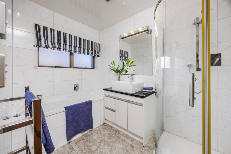 Photo of property in 6 Majesty Place, Half Moon Bay, Auckland, 2012