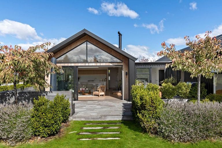 Photo of property in 1 Hewson Crescent, Lake Hawea, Wanaka, 9382