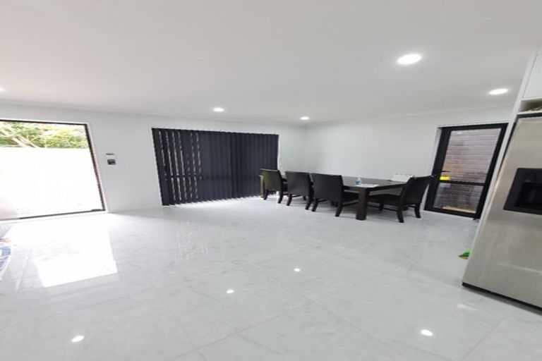 Photo of property in 425d Great South Road, Opaheke, 2113