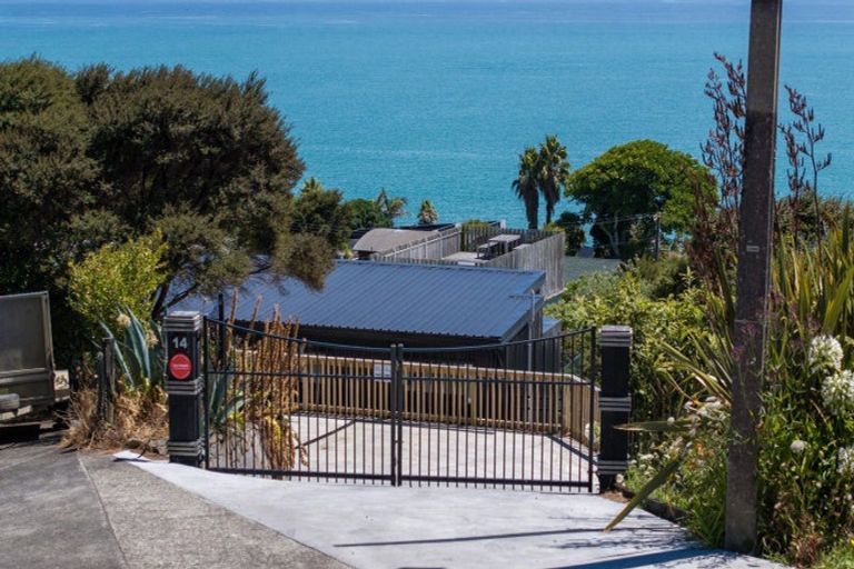 Photo of property in 14 Whaanga Road, Raglan, 3297