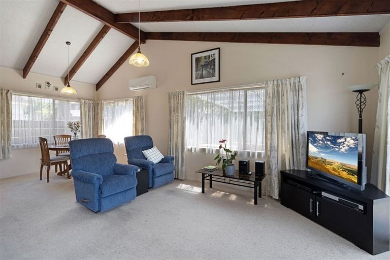 Photo of property in 86 Roberts Road, Te Atatu South, Auckland, 0610