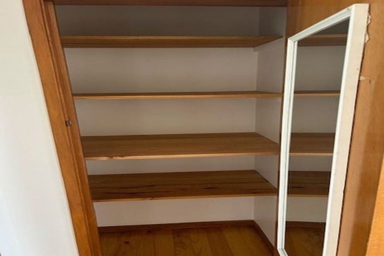 Photo of property in 2/70 Gladstone Road, Northcote, Auckland, 0627
