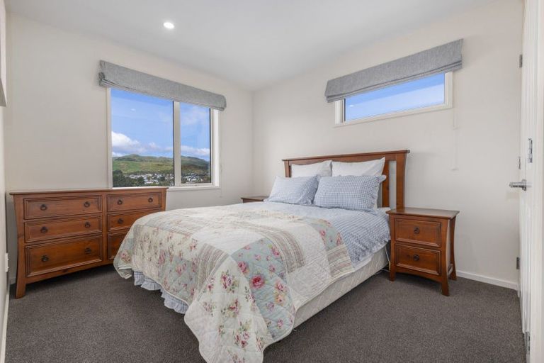 Photo of property in 8 Kaweka Close, Aotea, Porirua, 5024