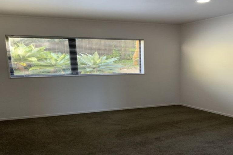 Photo of property in 11 Longview Rise, Massey, Auckland, 0614