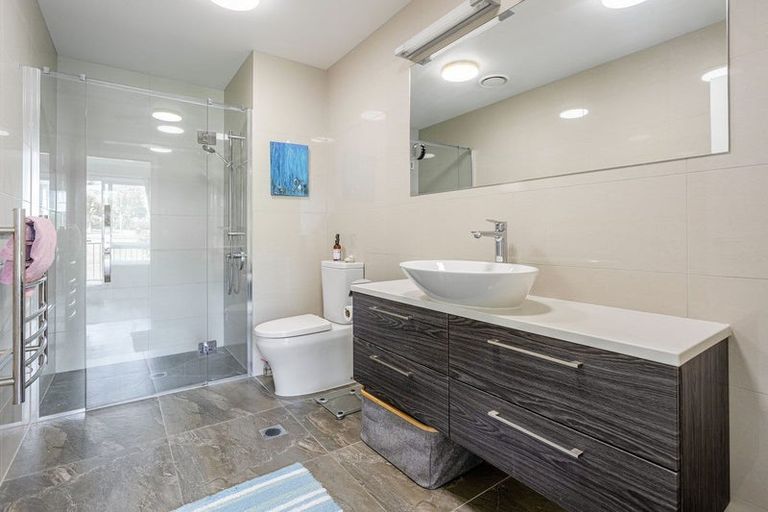 Photo of property in 66 Panorama Heights, Orewa, 0931