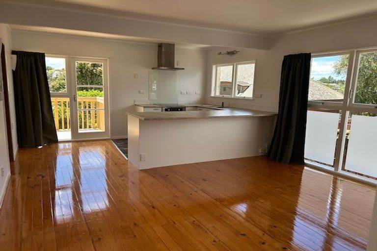 Photo of property in 2/70 Gladstone Road, Northcote, Auckland, 0627