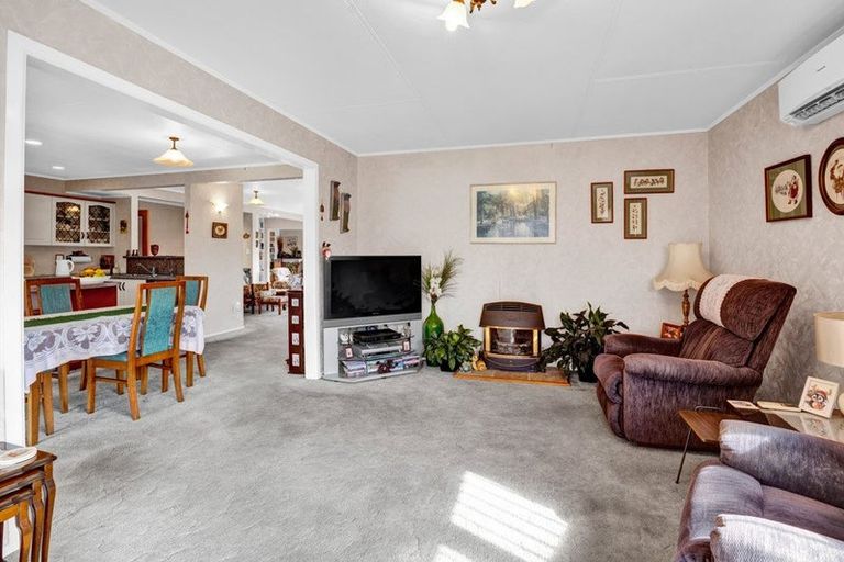 Photo of property in 16 Hunter Street, Hawera, 4610