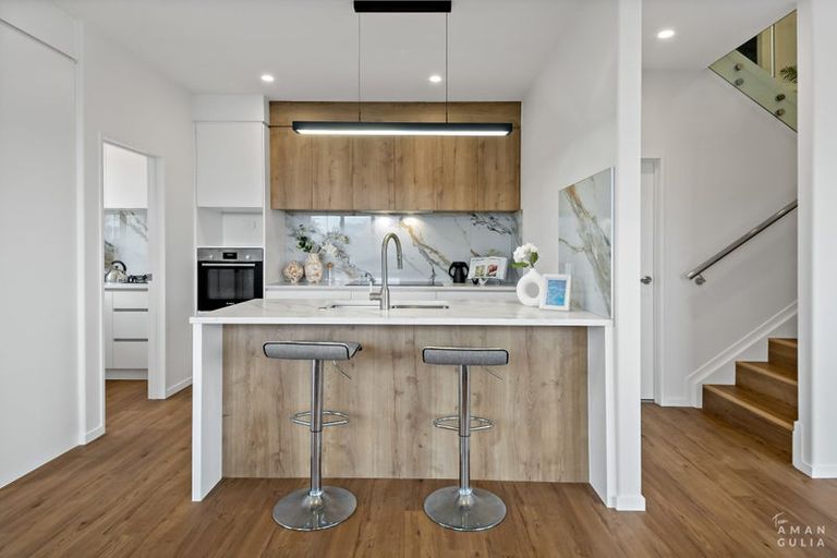 Photo of property in 15 Mara Way, Sunnyvale, Auckland, 0612