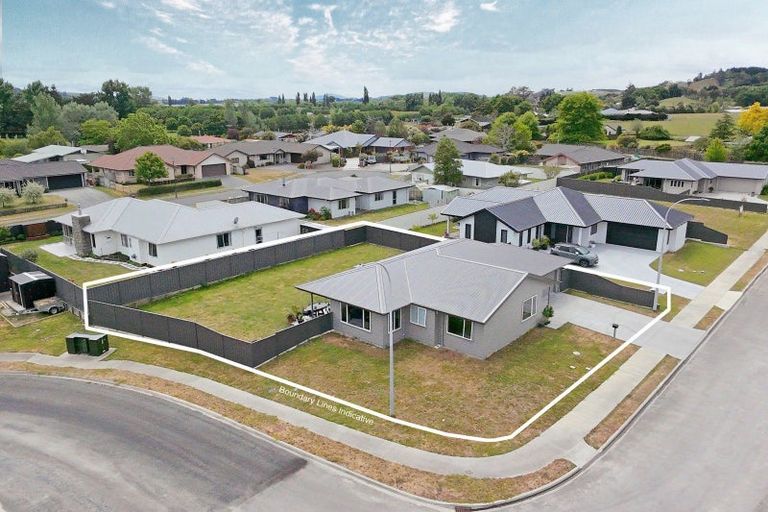 Photo of property in 33 Belgrove Drive, Waipukurau, 4200