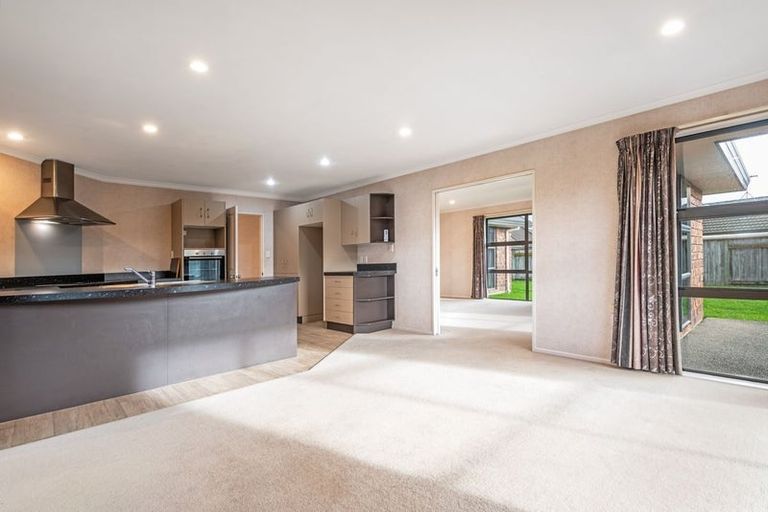 Photo of property in 8 Geneva Terrace, Kelvin Grove, Palmerston North, 4414