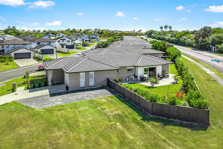 Photo of property in 2 Maylee Crescent, Gulf Harbour, Whangaparaoa, 0930