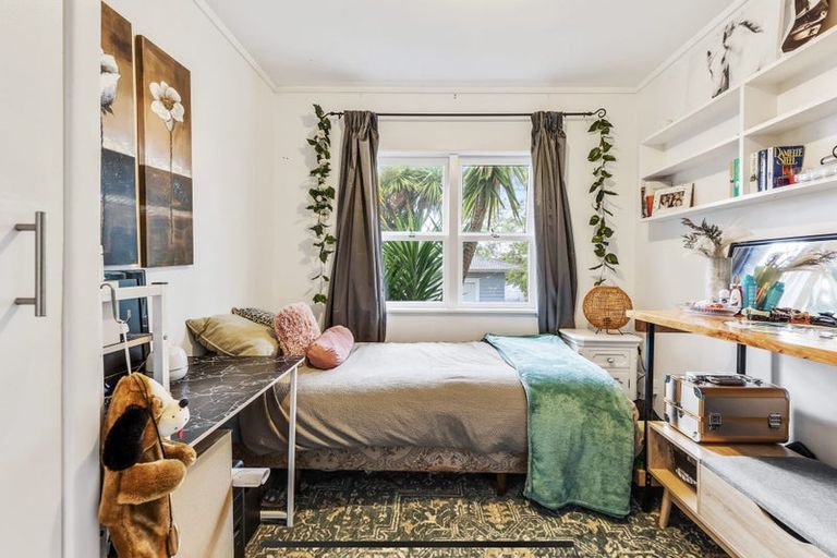 Photo of property in 19 Lanigan Street, Birkdale, Auckland, 0626