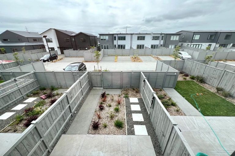 Photo of property in 10 Park Green Avenue, Rosehill, 2113