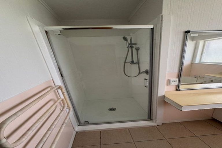 Photo of property in 25 Ellesmere Crescent, Pakuranga Heights, Auckland, 2010