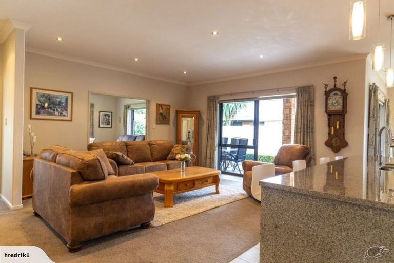 Photo of property in 14 Hampshire Court, Flagstaff, Hamilton, 3210