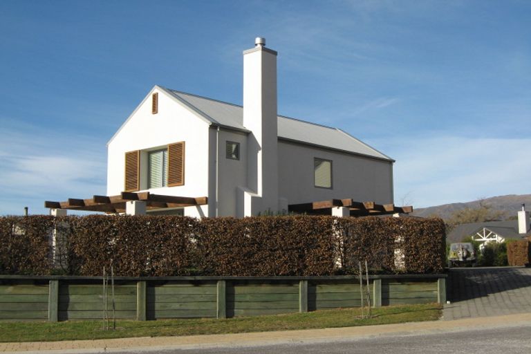 Photo of property in 16 Meadowbrook Place, Wanaka, 9305