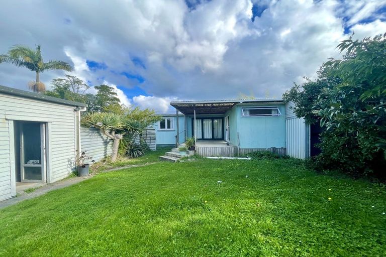 Photo of property in 21 Don Buck Road, Massey, Auckland, 0614