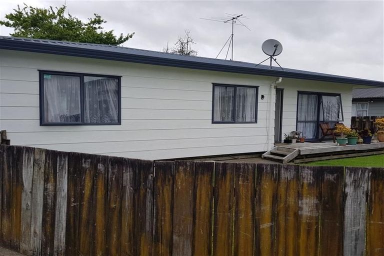 Photo of property in 2/7 Cambridge Road, Manurewa, Auckland, 2102