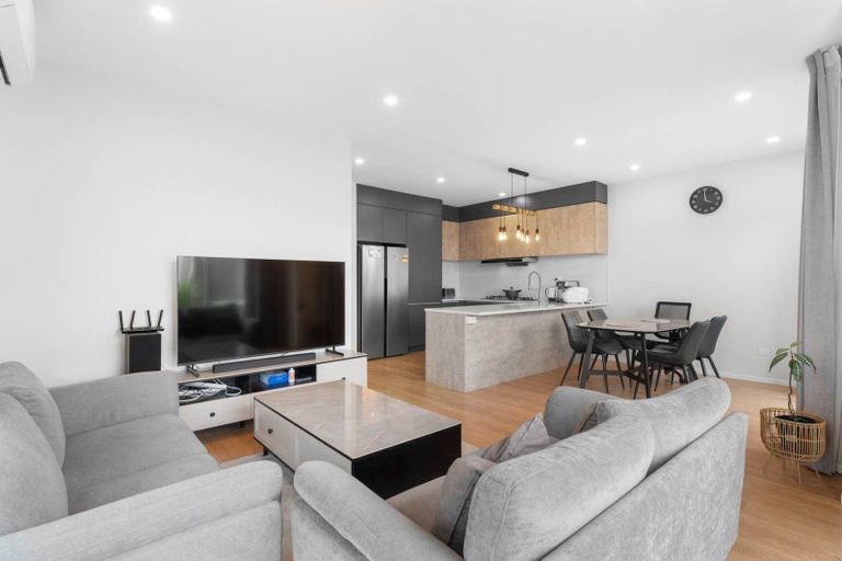 Photo of property in 13 Morus Road, Massey, Auckland, 0614