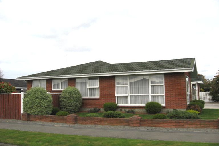 Photo of property in 16 Apollo Place, Papanui, Christchurch, 8052