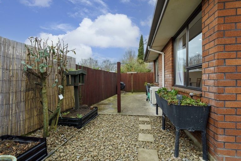 Photo of property in 25 La Perouse Place, Northcote, Christchurch, 8052