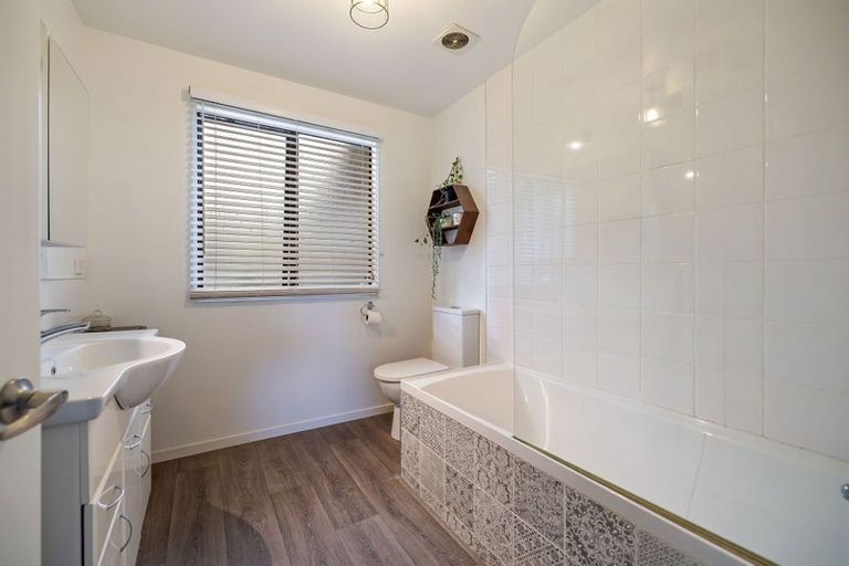 Photo of property in 30 Remarkables Crescent, Frankton, Queenstown, 9300