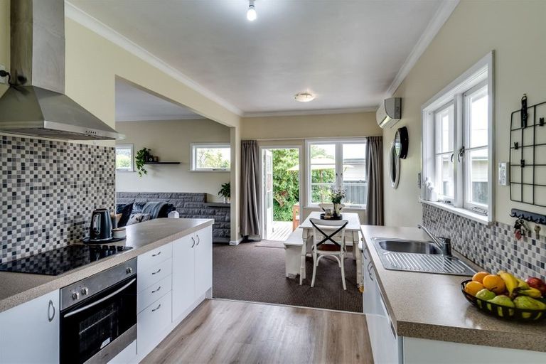 Photo of property in 100 Guppy Road, Taradale, Napier, 4112