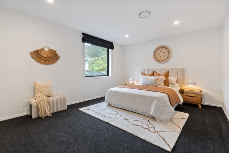 Photo of property in 5 Riroriro Close, Crofton Downs, Wellington, 6035