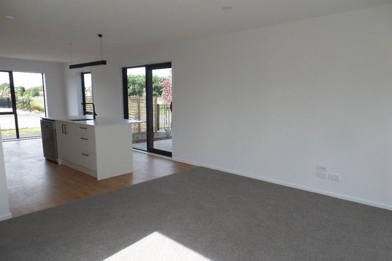 Photo of property in 38 Miromiro Street, Broomfield, Christchurch, 8042