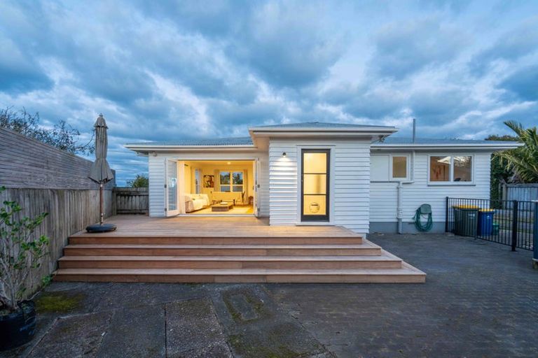 Photo of property in 24 Tramway Road, Beach Haven, Auckland, 0626