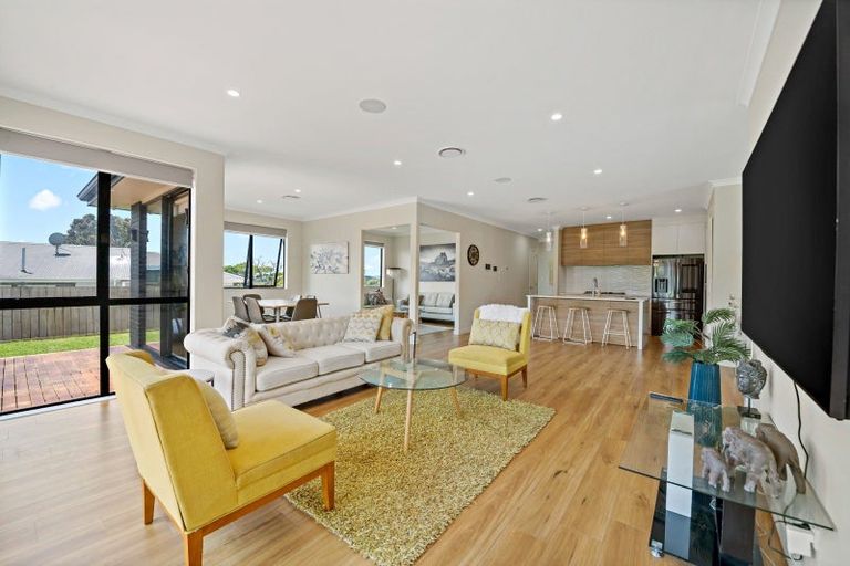 Photo of property in 18 Laurelwood Avenue, Pukekohe, 2120