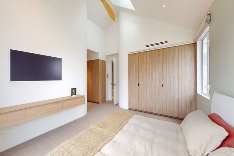 Photo of property in 57 Roxburgh Street, Mount Victoria, Wellington, 6011