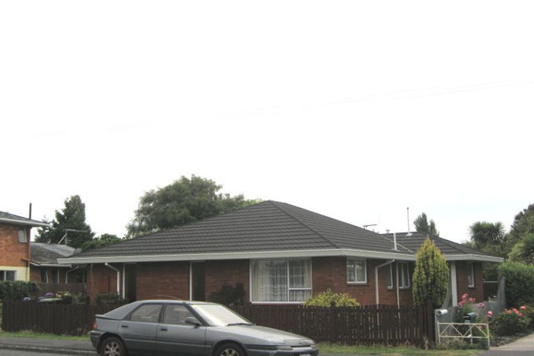Photo of property in 52 Croziers Road, St Albans, Christchurch, 8052