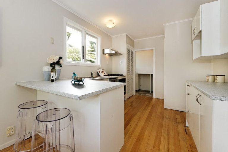 Photo of property in 25 Smythe Road, Henderson, Auckland, 0612