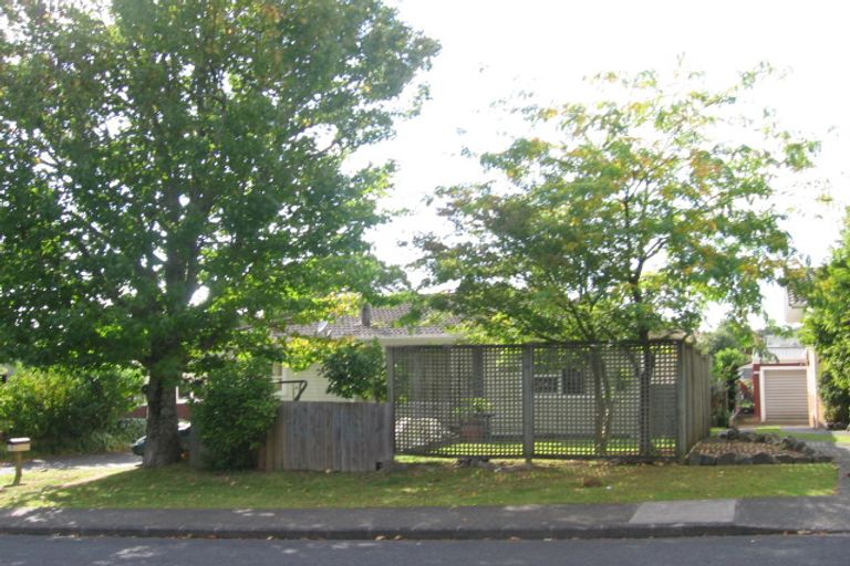Photo of property in 1/7 Normanton Street, Glenfield, Auckland, 0629