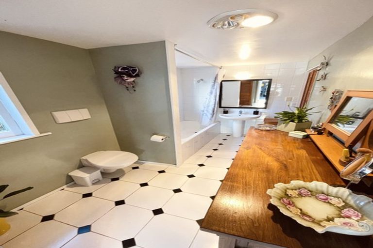 Photo of property in 9 Copley Street, New Lynn, Auckland, 0600