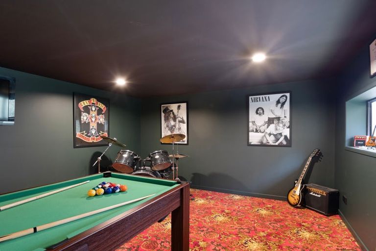 Photo of property in 9 Guernsey Place, Fitzherbert, Palmerston North, 4410