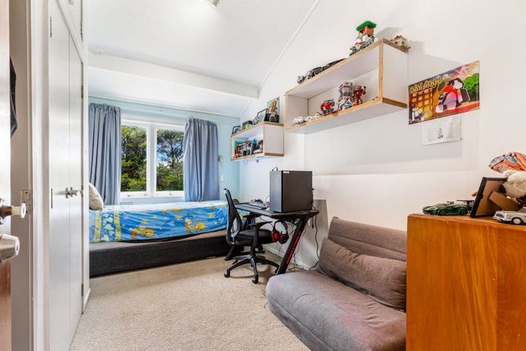 Photo of property in 48 Ngarahana Avenue, Paremoremo, Auckland, 0632