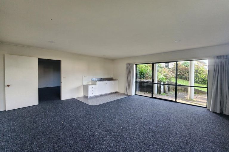 Photo of property in 18 Arden Place, Oakura, 4314