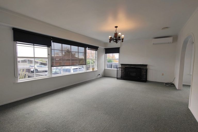 Photo of property in 33b Gill Avenue, Te Atatu Peninsula, Auckland, 0610