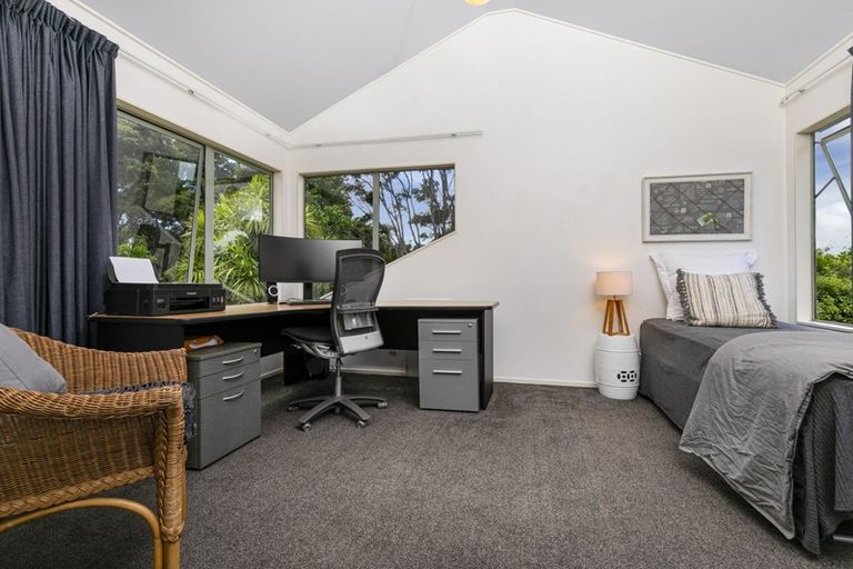 Photo of property in 20 Highwood Grove, Torbay, Auckland, 0630