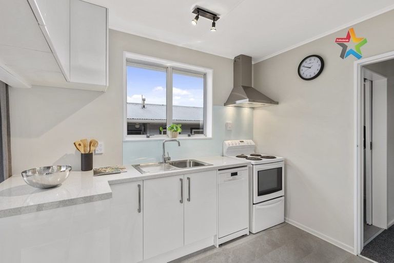 Photo of property in 15a Pencarrow Crescent, Wainuiomata, Lower Hutt, 5014