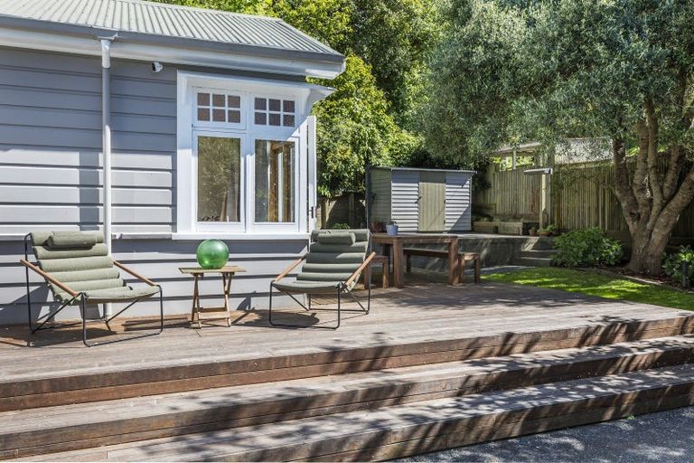 Photo of property in 57 Garden Road, Northland, Wellington, 6012