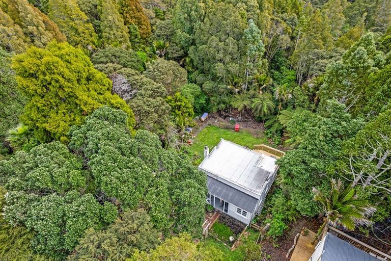 Photo of property in 43 Kauri Point Road, Laingholm, Auckland, 0604