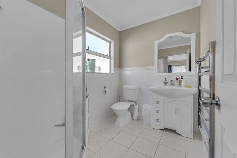 Photo of property in 13 Bushpark Place, Flat Bush, Auckland, 2016
