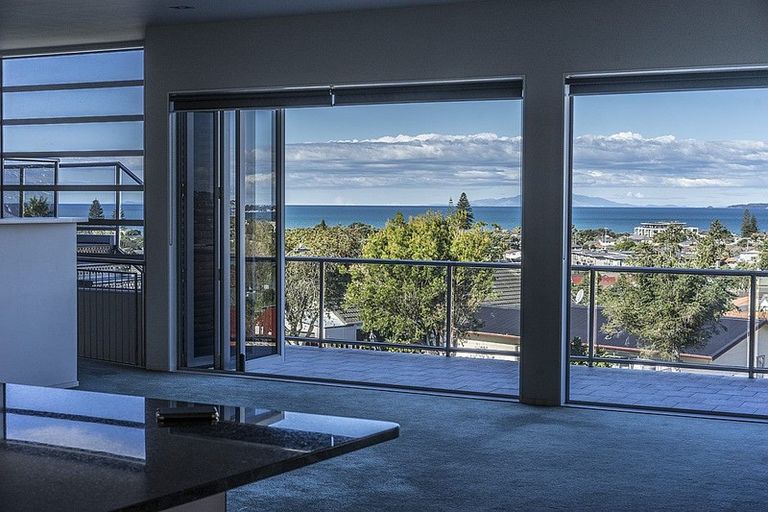 Photo of property in 3 Orewa Heights Crescent, Orewa, 0931