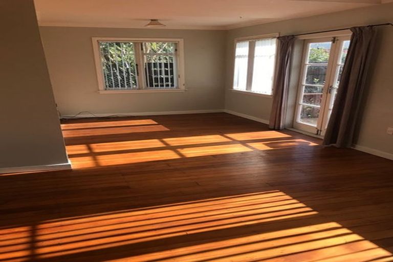 Photo of property in 39 Paritutu Road, Spotswood, New Plymouth, 4310