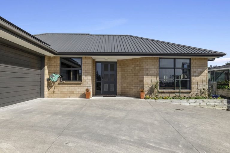 Photo of property in 18a Virginia Place, Whalers Gate, New Plymouth, 4310