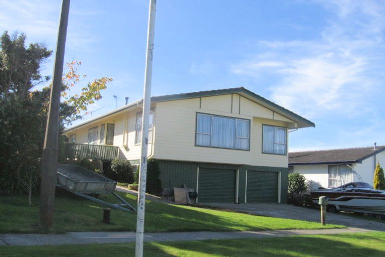 Photo of property in 5 Solander Place, Whitby, Porirua, 5024