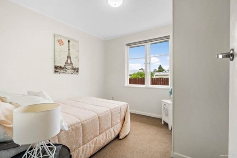 Photo of property in 8 Ranui Station Road, Ranui, Auckland, 0612